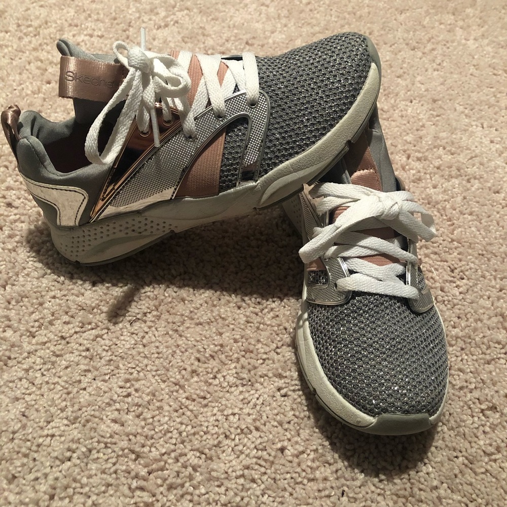 FREE SHIP! Girls size 2 Sketchers